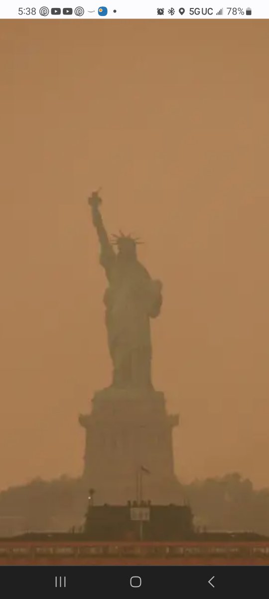 #SavingNewYork #Aquino4NYC the most polluted city in the world. Is this an accident or was this intentional a cloud of darkness apocalyptic causing respiratory difficulty to New Yorkers with underlining conditions #Canada #fl26 #fl19 people are leaving New York driving south