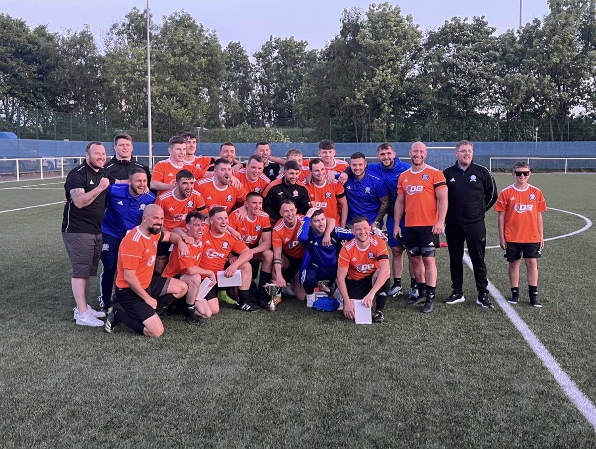 barrymunoz6's tweet photo. What a bunch of boys 2-0 win for @CarlukeThistle1 in the spring cup 

@GGPAFL https://t.co/vSzpY5mhy5