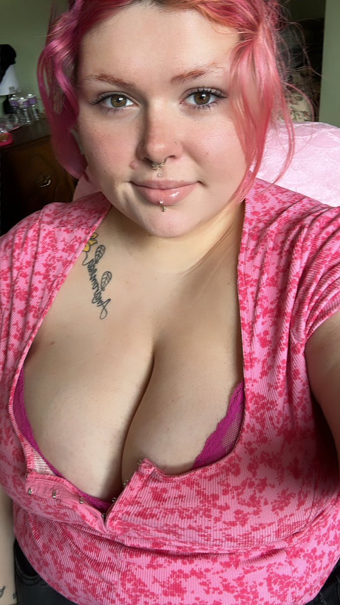 mommykaypurrs's tweet photo. on wednesdays we wear pink 🩷 https://t.co/jA4SRbFUMV