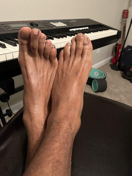 I Wanna Sell Feet Pics, Do I Have Potential? https://t.co/KQFNt4FUMD