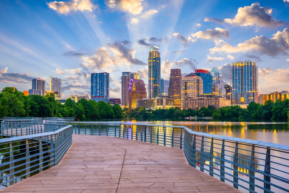 MorningBrew's tweet photo. The 8 best places to launch a career, based on monthly average starting salary, unemployment rate, median annual income, etc. (@wallethub):

1. Atlanta, GA
2. Orlando, FL
3. Salt Lake City, UT
4. Columbia, SC
5. Tampa, FL
6. Charleston, SC
7. Miami, FL
8. Austin, TX https://t.co/tfsqCEYKRL