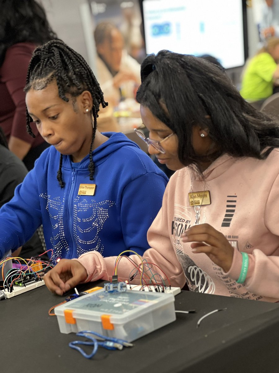 steamtruck's tweet photo. Day 1 of Girl Going Tech was amazing. Thank you to @MicronTech for helping to make this happen @MicronGives #GirlsGoingTech https://t.co/7B3KgOZ1Bt