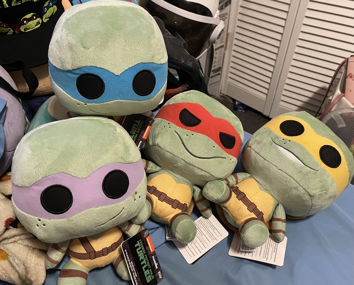 melonleak9's tweet image. My sons arrived~! :D (excuse the mess) #tmnt #plushies #funkoplush #randomtweet