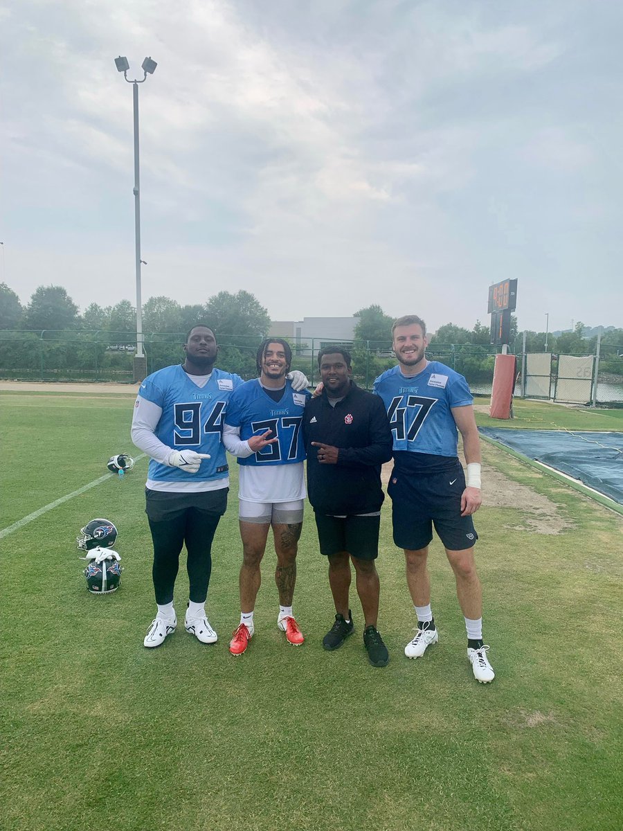 Great link up🤝🐤 <a href="/HawkeyeFootball/">Hawkeye Football</a> <a href="/CoachTaylorDB/">Miles Taylor</a> <a href="/bniemann95/">Ben Niemann</a> <a href="/leellxvii/">Jaleel Johnson</a>