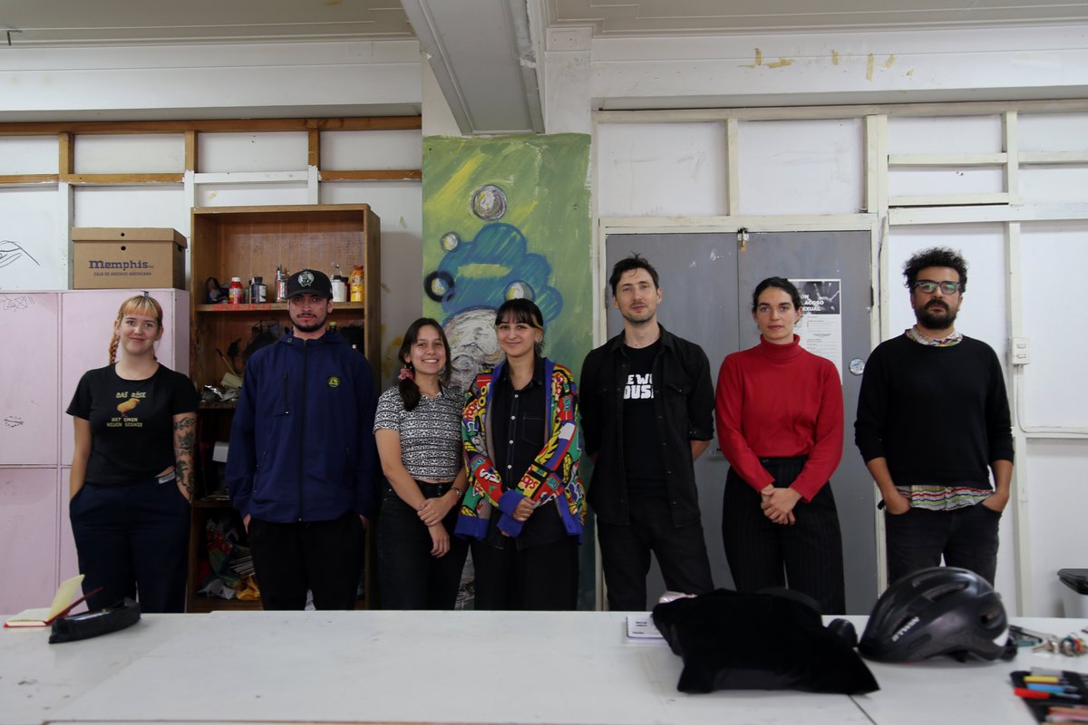 balm_artejoven's tweet photo. 📸 Fotitos de les artistas del #LAB2, quienes muy pronto presentarán una nueva muestra en la #GaleríaRM, tras dos sesiones de laboratorio con los destacados directores de animación y videoarte, Cristóbal León y Joaquín Cociña.

🔥 #Arte #Joven #CreaciónColectiva 🤝 https://t.co/toezy999pS