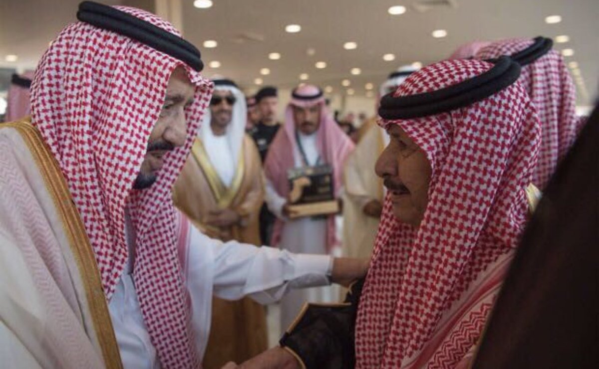 نود التنويه بخصوص خبر وفاة 
#شاعر_الوطن #خلف_بن_هذال 
بعد اتصال هاتفي من ابنه : 
متعب بن خلف بن هذال العتيبي 
<a href="/mutebkhalaf11/">متعب بن خلف العتيبي</a> 
بأن الخبر غير صحيح واشاعة 
ويتمتع الشاعر خلف بن هذال 
بصحة جيدة حفظه الله  ."