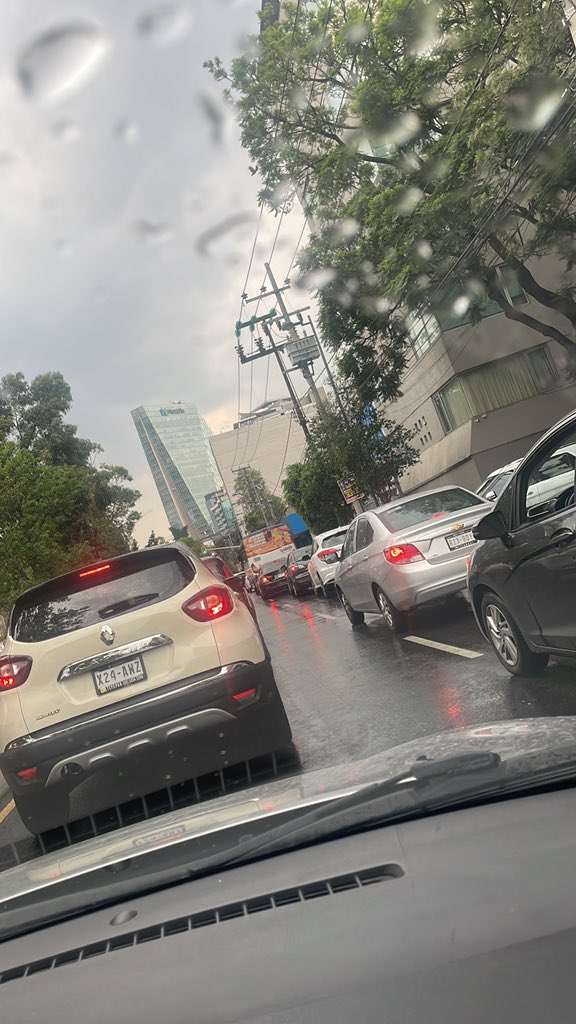 richkardo's tweet photo. Que chingados pasó en Churubusco? 1hr parado en ambos sentidos https://t.co/oofXcVhVqn