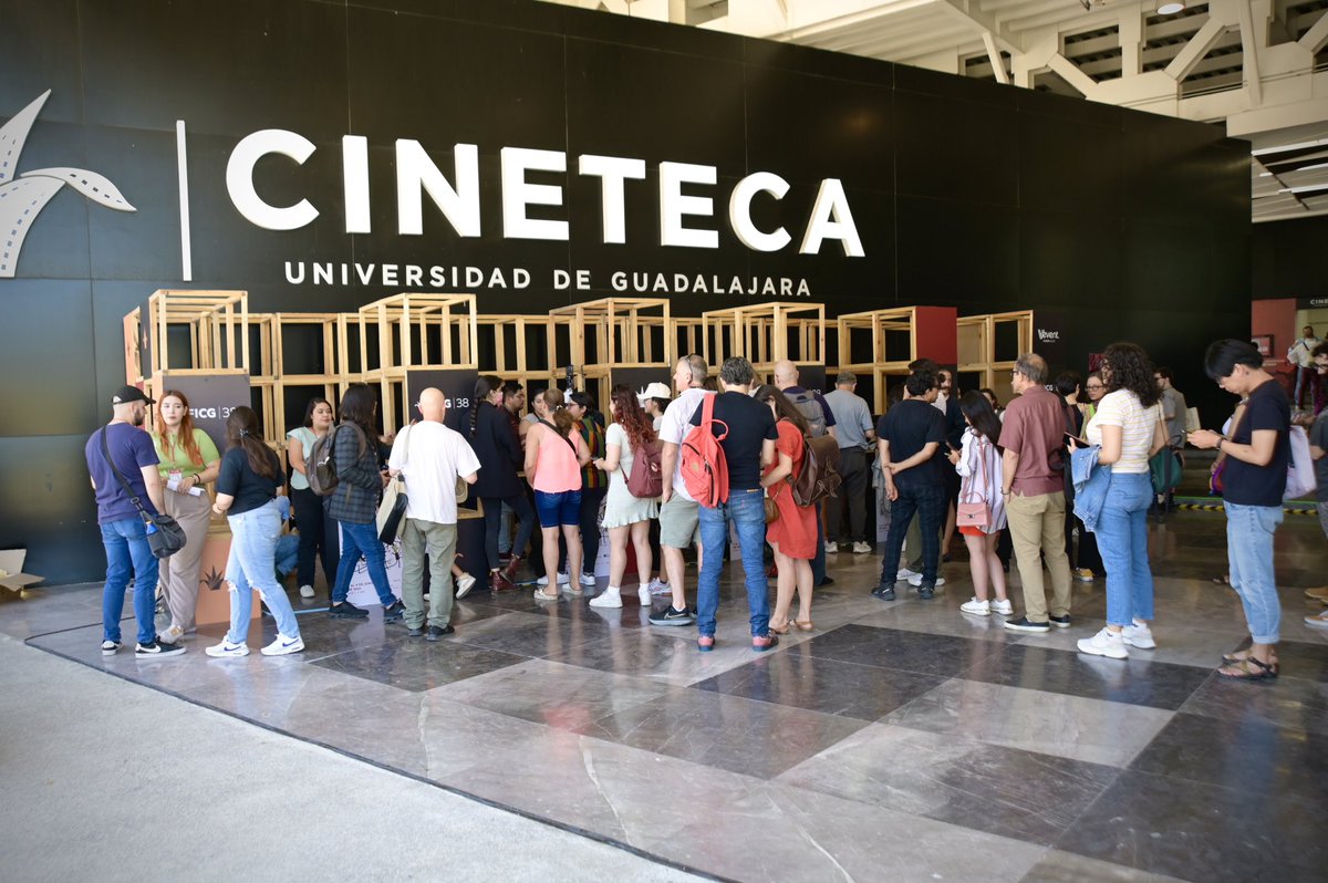 facultaddecine's tweet image. ¡Vive el #FICG38! 🎞️👁️✨

Galerías, exposiciones, paneles, work in progress, proyecciones y sesiones de pitch es un poco de lo que hemos vivido en el @FICGoficial.

En la Facultad de Cine #ElCineNosConstruye. 🎬