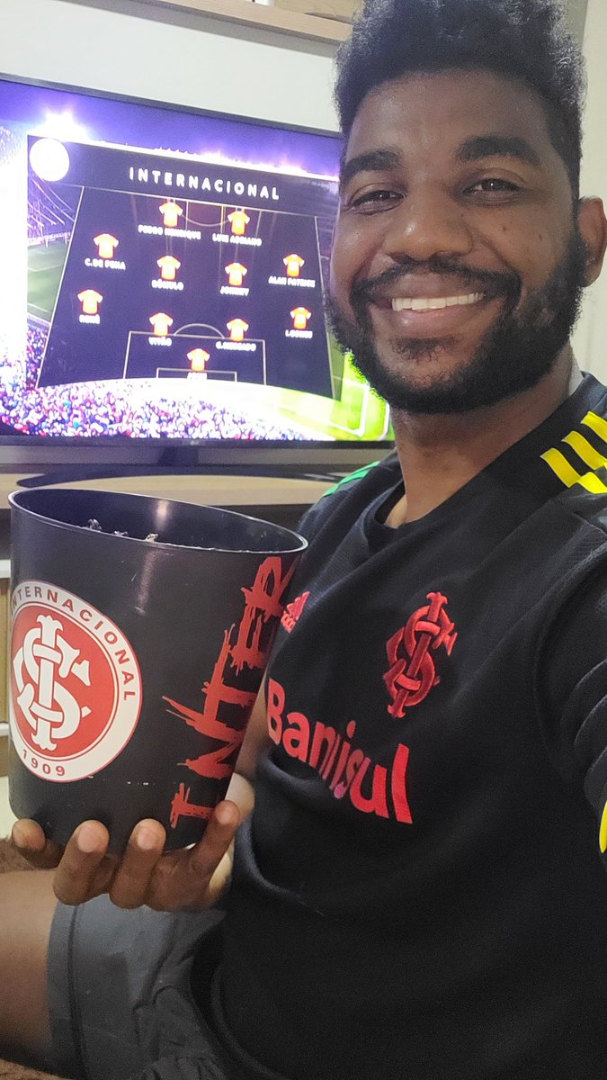 BIJUSSIMAR's tweet photo. #LibertadoresNoParamount 
Vamo vamo Inter!!! Luis Adriano vai fazer o gol e homenagear Fernandão ❤️ @SCInternacional https://t.co/ePkCbMRQUE
