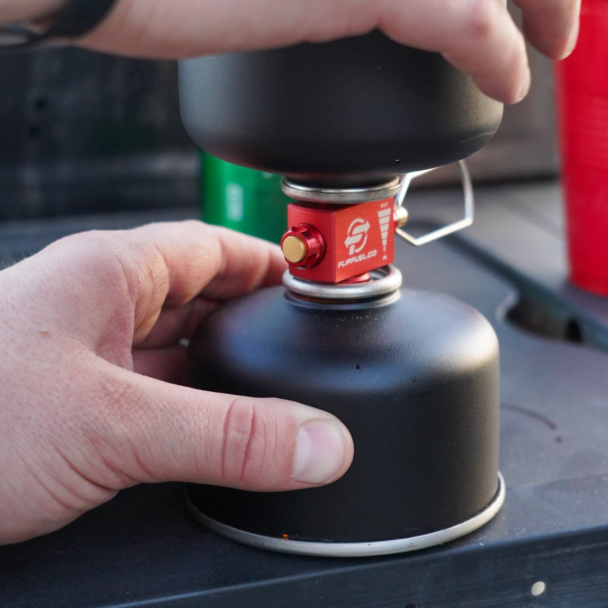 flip_fuel's tweet image. Don't want to pack any partial fuel canisters?

Consolidate them with FlipFuel®. 

Then, pack a full one 🔥

Browse real reviews from backpackers:
flipfuel.co/pages/our-revi…

#FlipFuel #dontpackahalfie #camelbak
#hiking #camping #vanlife  #backpacking #thruhike #outdoorgear #camp