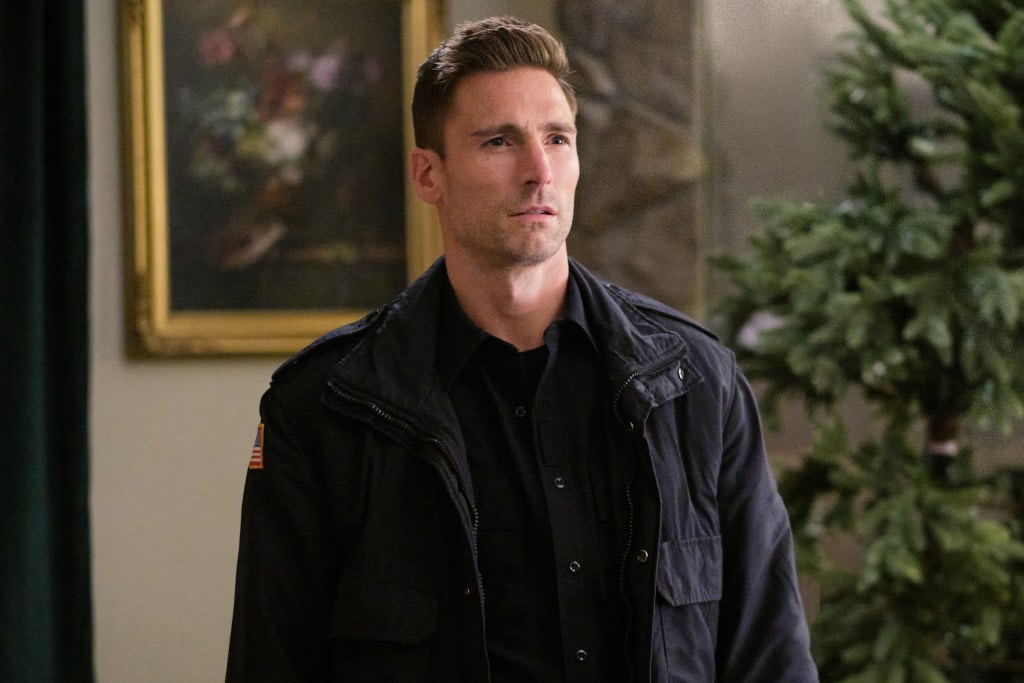 fangirlish's tweet image. We're equal opportunity #HunksOfHallmark lovers. So yes, we write a lot about Tyler Hynes, but lets talk about Andrew Walker &amp;amp; our top 5 movies of his - bit.ly/3MZ34Ke