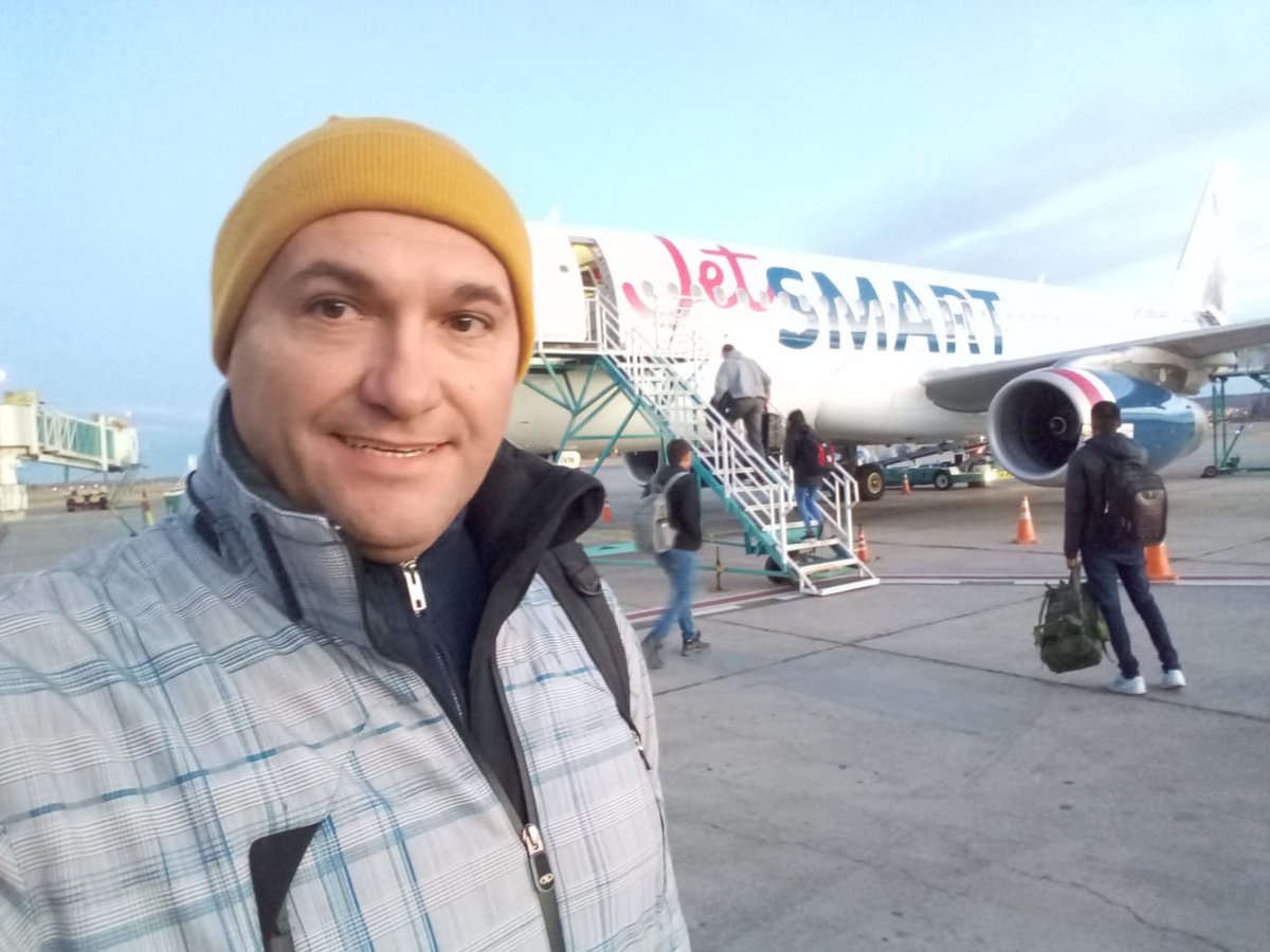 danielperfumo's tweet photo. El proyecto del corredor turístico de los pueblos petroleros de #vacamuerta llega a #Salta x la vinculación aérea desde #neuquen por @jetsmart_argentina ...y la buena onda del  Cap Sergio Volpi - 1 of Ignacio Viale - Pilar Mendaña - Aramis Curio - Paula Rivas y Guadalupe Heredia https://t.co/Y7Cw7WJ5H8