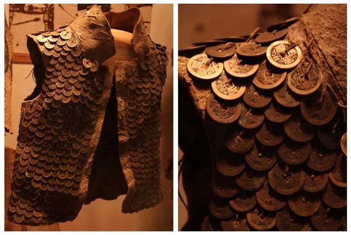 The coin armour of the North American natives, belonging to the Tlingit people of the Yukon. Most of the coins used is from the Qing dynasty, ranging from the Shunzhi to Xianfeng periods, while the earliest is from Yongle period (1403-1424) of the Ming