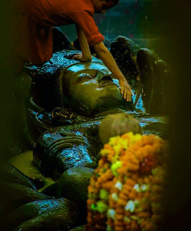 हरि व्यापक सर्वत्र समाना प्रेम तें 
 प्रगट होहिं मैं जाना हरे गोविंदा