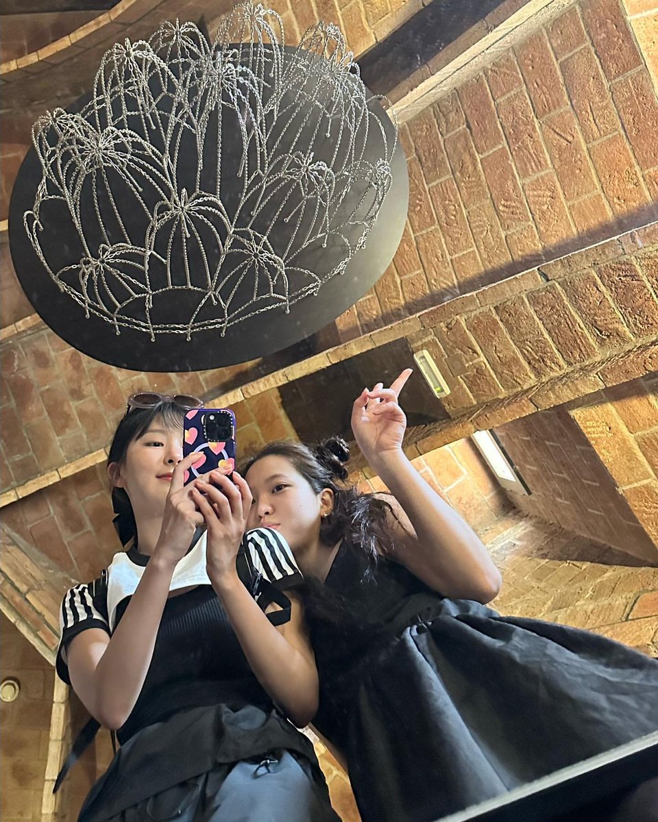 1stYeri's tweet photo. 하***** 옒쓸 너무 귀엽게 놀아서 짜증나🥰 https://t.co/E8BhFLYgSn