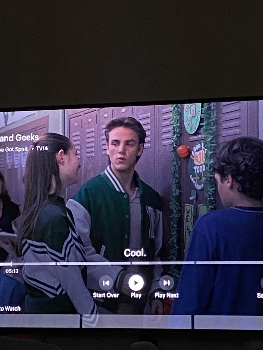 bellabugzz_'s tweet image. spotted @RileySmith in #FreaksandGeeks episode 9!