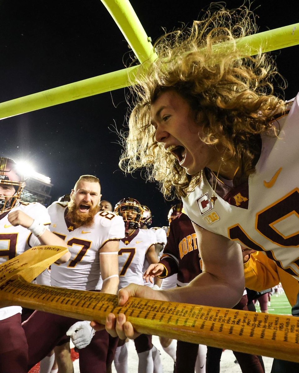 samuelpickerign's tweet photo. One (very long) chapter ends and another begins

7 Years
6 Football Seasons
5 Spring Games
4 Bowl Game Victories 
3 Graduation Ceremonies 
2 Masters Degrees 
1 University
Countless memories 

Thankful for my time the University of Minnesota and excited for the future ❤️❤️❤️ https://t.co/Ls5WELCuIq