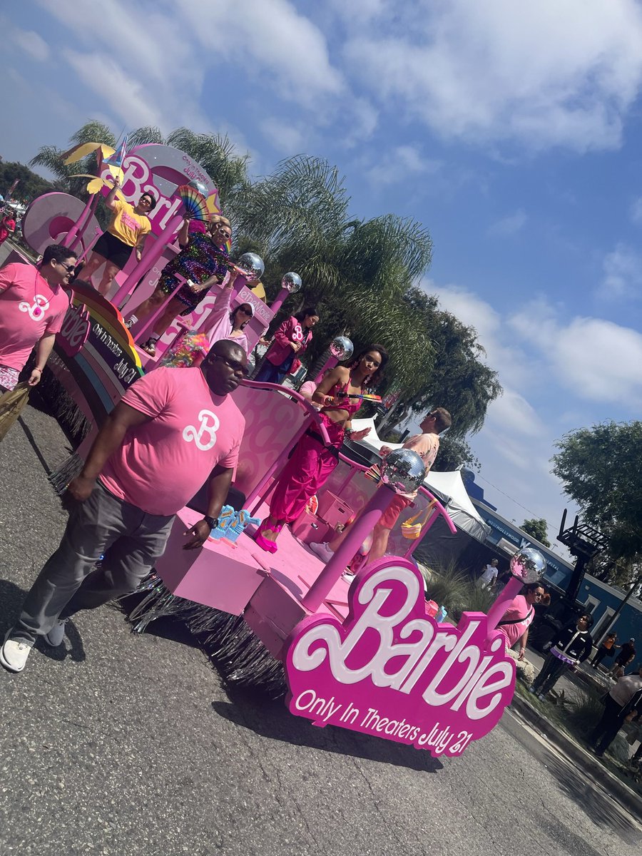 lanijsmith's tweet photo. My favorite float!  💕 https://t.co/B81BohtcHl