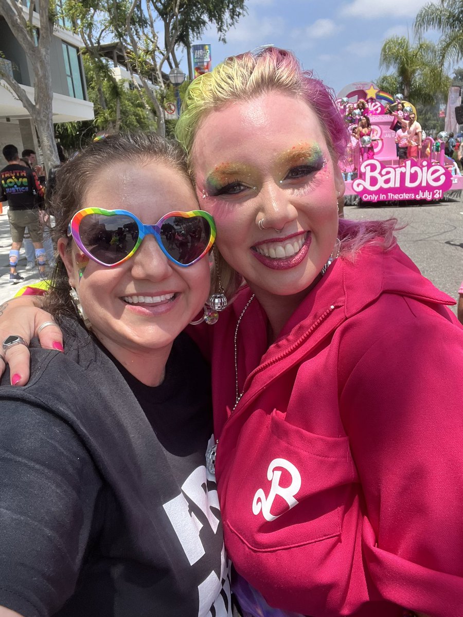 lanijsmith's tweet photo. My favorite float!  💕 https://t.co/B81BohtcHl