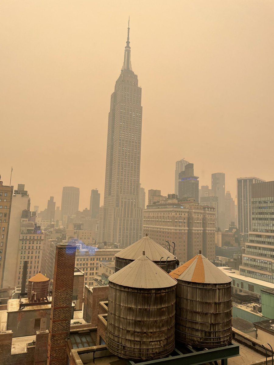 joypescaru's tweet photo. @News12LI Empire State Building https://t.co/tqo0Lfm8Ez