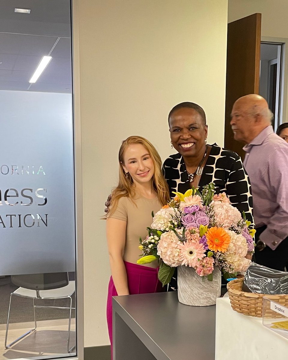akuyoegraham's tweet photo. The California Wellness Foundation- with outgoing President Judy Belk- so grateful and honored to be one of their grantees. 🙏🏾💙🧡 @SAF_Voices @calwellness #californiawellnessfoundation #SpiritAwakeningFoundation https://t.co/2qYEhHCRnS