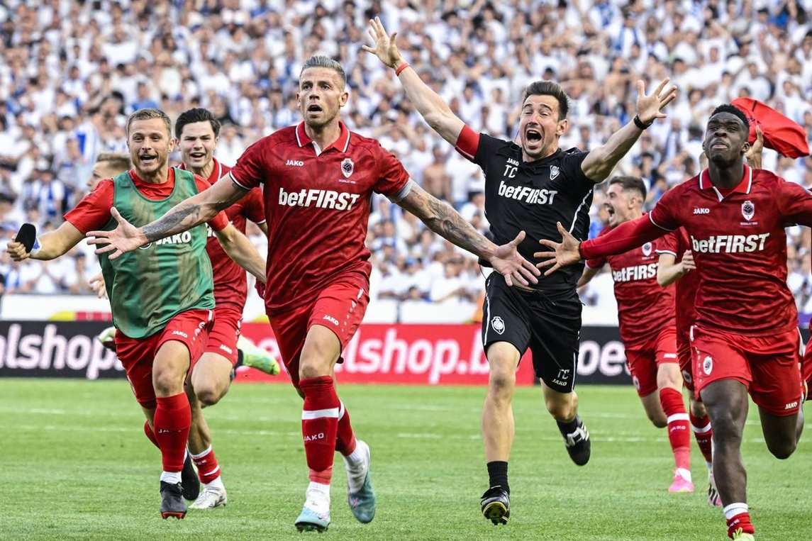 How's this for #MondayMotivation... 🙌

Born in Antwerp, @AlderweireldTob returned to his hometown club last summer. On Sunday, he scored a 94th-minute goal to seal @official_rafc their first👇👇👇 #fifa #MLB #news #Newscast #LutherTheFallenSun #NHS  
Original: FIFAcom
