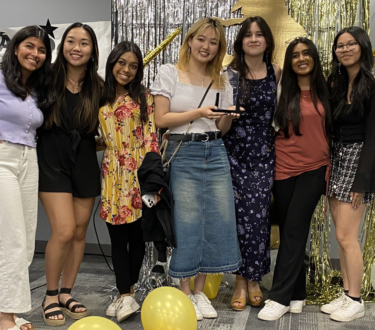 Cheers to Senior Cindy Yoon presented the Artistic Expression Award at the Albany County Youth Recognition Awards! #gottahaveart <a href="/NorthColonieCSD/">North Colonie CSD</a> <a href="/northcolonieart/">@NorthColonieArt</a> <a href="/ShakerHS_NY/">Shaker High School</a>