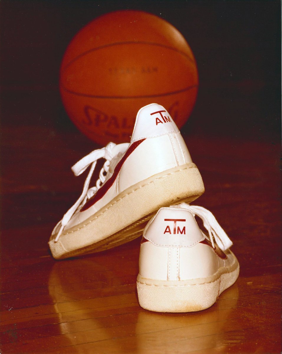 bradthejag's tweet photo. Random @12thMan photo of the day.
Old school @aggiembk shoes
#GigEm #nobevel https://t.co/RUeAyfebIe