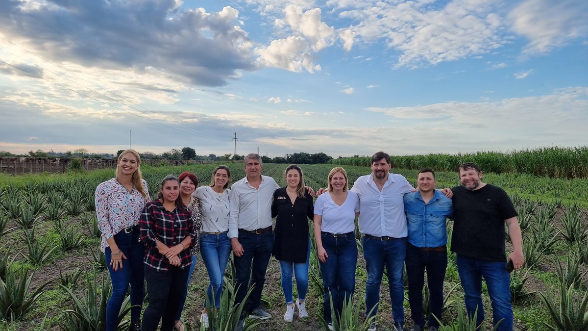 En cada localidad del norte santafesino hay equipos comprometidos para transformar nuestra provincia. ¡Juntos podemos!
#LasToscas #VillaOcampo #SantaFePuede <a href="/maxipullaro/">Maximiliano Pullaro</a> <a href="/Fabian_Bastia/">Fabián Bastia</a> <a href="/CastetsCarolina/">Carolina Castets</a>