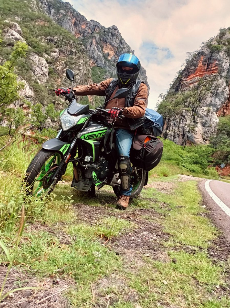 CaballeroEnciso's tweet photo. Para vivir con amor el presente sólo hay que disfrutar del camino, llegar nunca será facil pero debes saber que esa es la mejor parte. Así que rueda para vivir y vive para rodar. https://t.co/6XOESLs3Xi