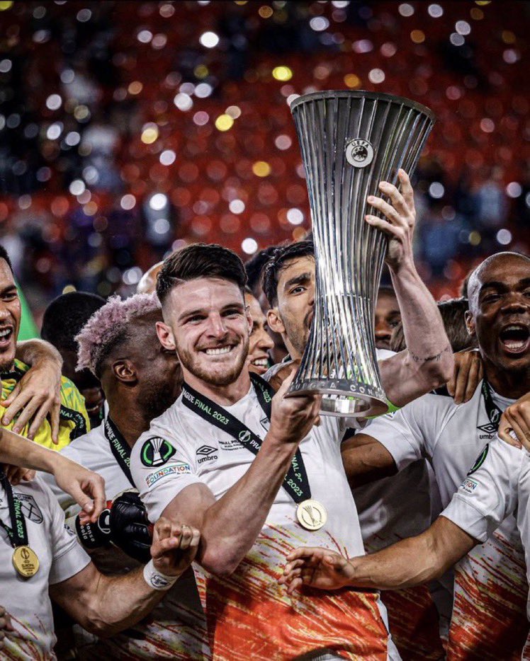 CallumWHU_'s tweet image. Don’t say anything just RT.

(Also add this photo to your camera roll, it’s beautiful)