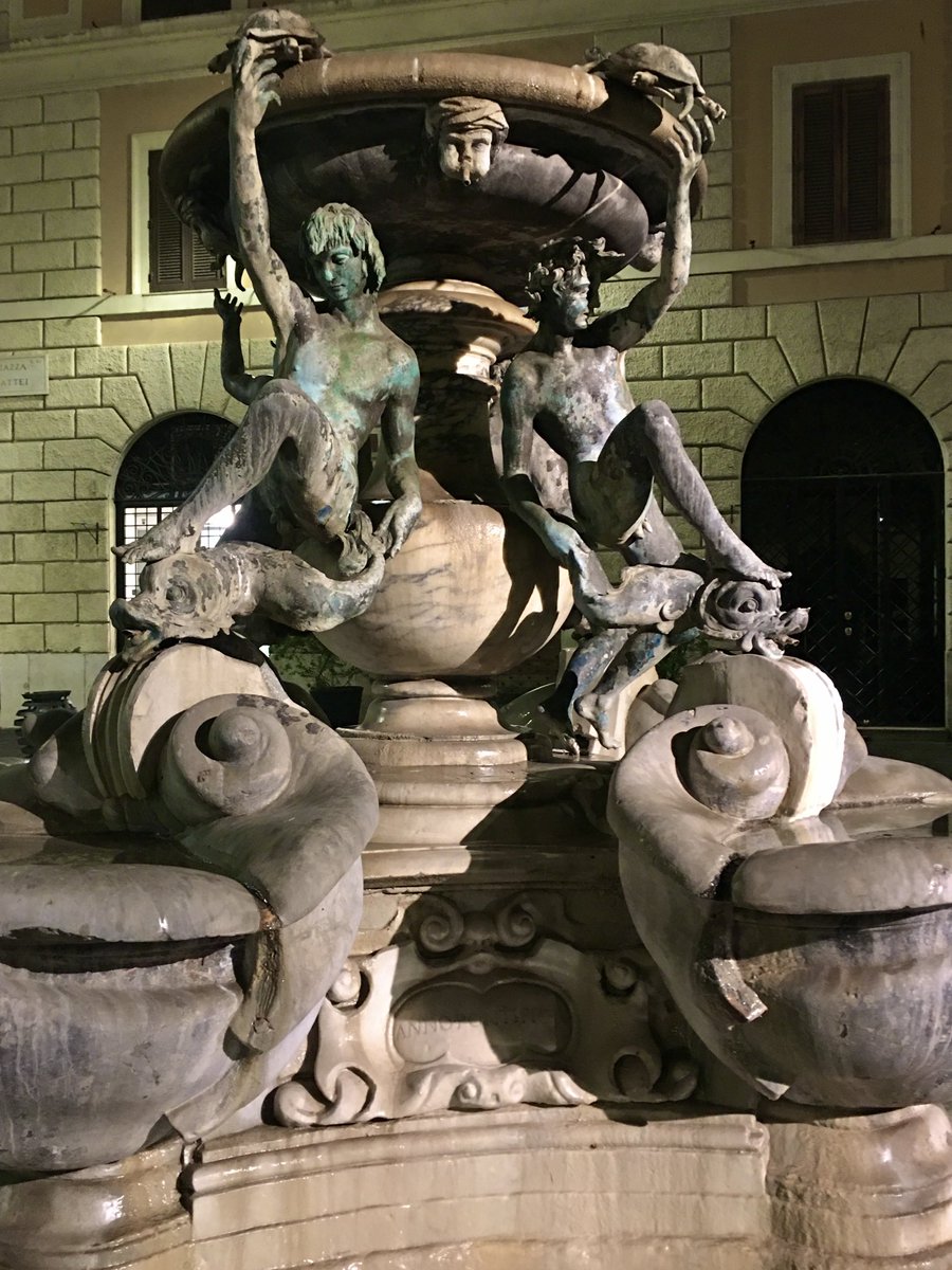 La giocosa Fontana delle Tartarughe in una notte tranquilla a #Roma 🤍
#Rome