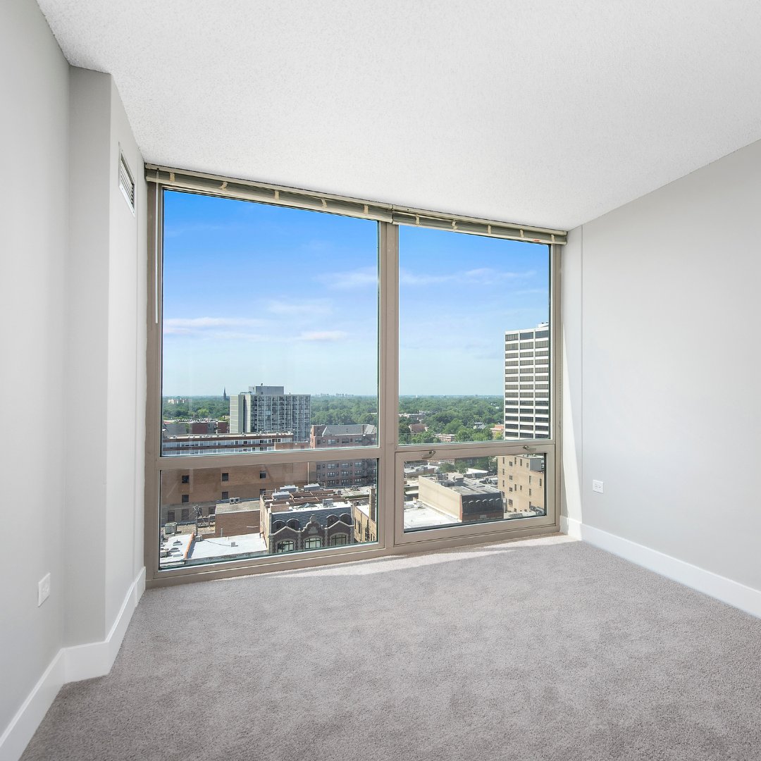 Soak in the expansive views of the lake or the Chicago suburbs from floor-to-ceiling windows!

#ParkEvanstonLiving #DowntownEvanston #LPCMidwest #LPCYouBelongHere #lovewhereyoulive #apartmenthunting #apartmenthuntingDowntownEvanston #apartmenthuntingDowntownEvanston