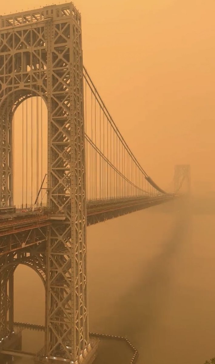 nut_history's tweet photo. The George Washington bridge is insane right now. https://t.co/IWMWOdTHB9