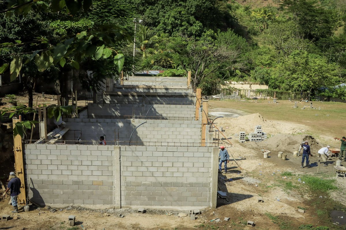 Vean qué hermosa nos está quedando la nueva escuela en La Pita, Cofradía, #SanPedroSula.