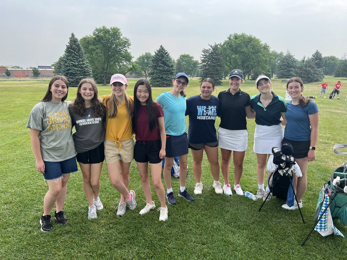 CoachDeGiulio's tweet photo. DGS summer golf camp had a great first day ⛳️ We are back at it next Tuesday at 10am at Zigfield Troy! Next weeks theme is Neon! Can’t wait to see all the golfers there next week! #DGSPride https://t.co/PXPzT7q6JZ