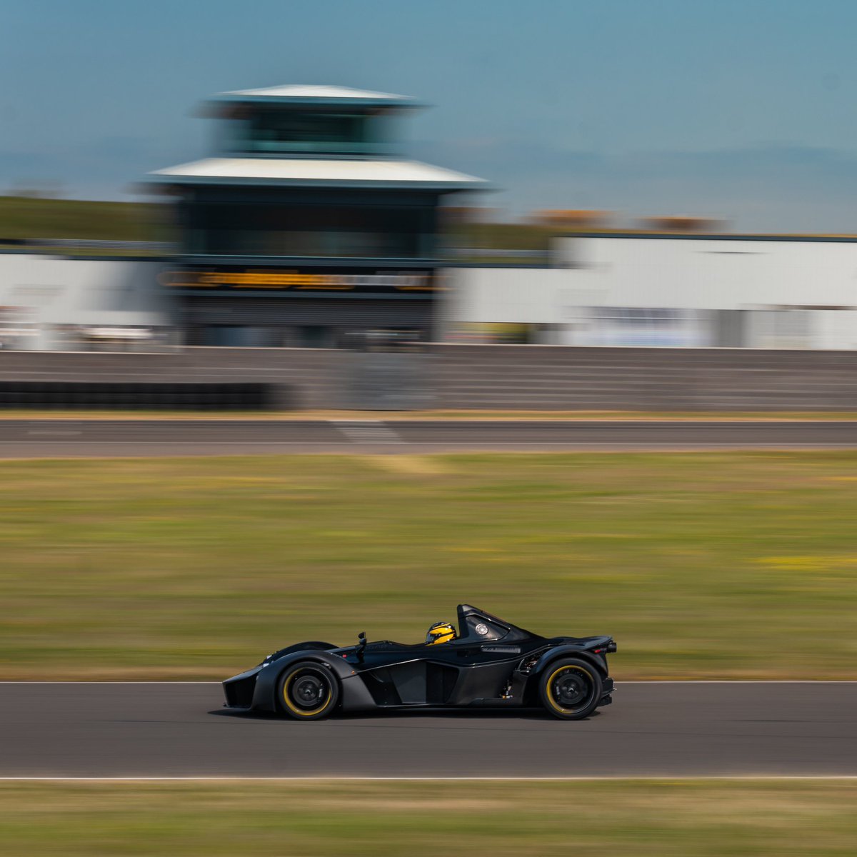 discovermono's tweet photo. Whilst one group is taking in the stunning scenery in the South of France with Mono Owners Club, another group take to the track at Anglesey Circuit, for two sun-filled days of driving 🏴
#BACMono #BACMonoR #MadeInLiverpool https://t.co/9cz5RIWGb8