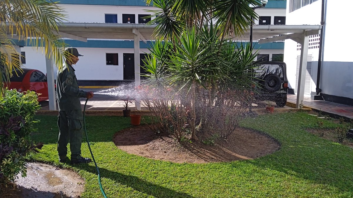 hospimilTiuna's tweet photo. #Importante👉|| En el marco del plan #YoSiQuieroAMiHospital💖nos mantenemos cuidando nuestras areas verdes para brindarte mejores espacios en pro de tu #salud, porque el #ElPacienteEsNuestraRazonDeSer💚 ! #PorLaSaludDeLaPatriaJuntosVenceremos🇻🇪 @Hilars10 @DigesaludFANB #HMVSS https://t.co/nNwEjmU8AO
