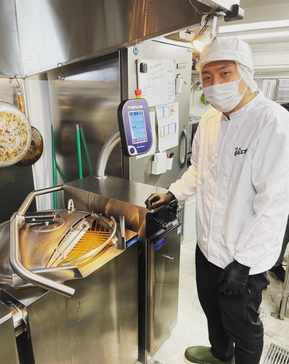 The #Metos #Proveno suits many cuisines.
This Metos is doing its thing in a central kitchen in Tokyo!
Programming is now a standard feature in the Proveno 4G.
#metoskettle #productionkitchens 
ow.ly/FVwR50OszXe