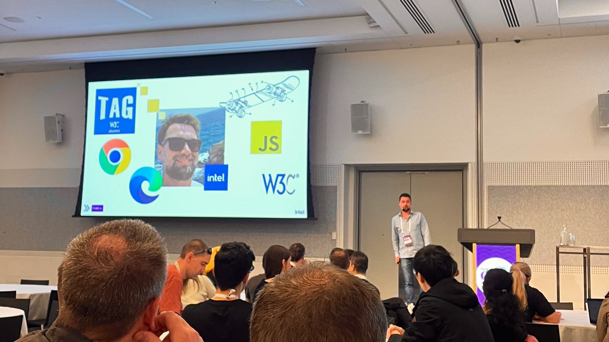 philnash's tweet image. Getting started for two days on the future of the web with @johnallsopp introducing @webdirections Code and @kennethrohde giving us the vision for new APIs in browsers. 
#WebDirectionsCode #Code23