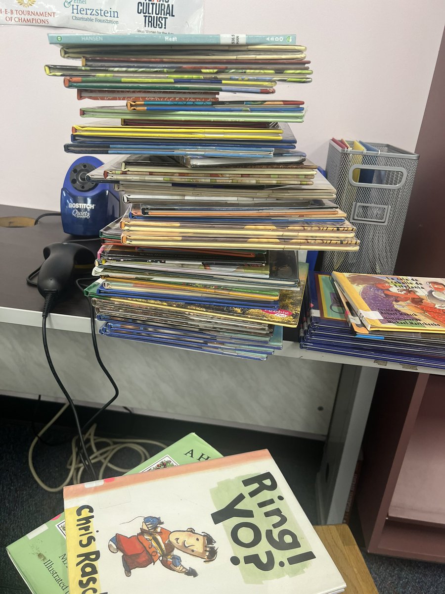 TigersLMCAldine's tweet photo. Guess who stopped by to help me Catalog over 100 books ???!!!! Thank you Ms. Stansell @LibrarianMsS !!! You are the best!!!๐๐๐ฅณ๐ฅณ๐ฅณ #TeamWork #collaboration #LibraryFriend #LibrariesUnite @aldinelibraries https://t.co/8lzBcvc8VS