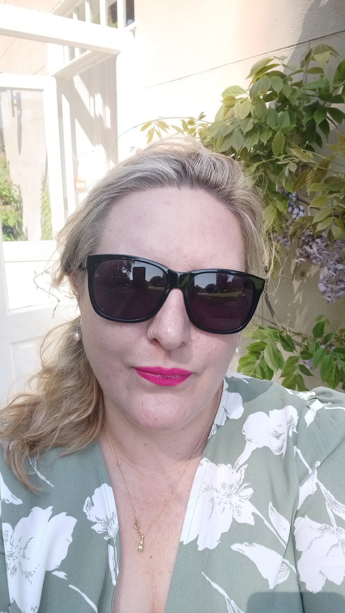 jollyvintner's tweet photo. @corinnefghijklm Girl after my own heart. Wore the same to a wedding the other weekend and it lasts HOURS https://t.co/89Sem8lhI0