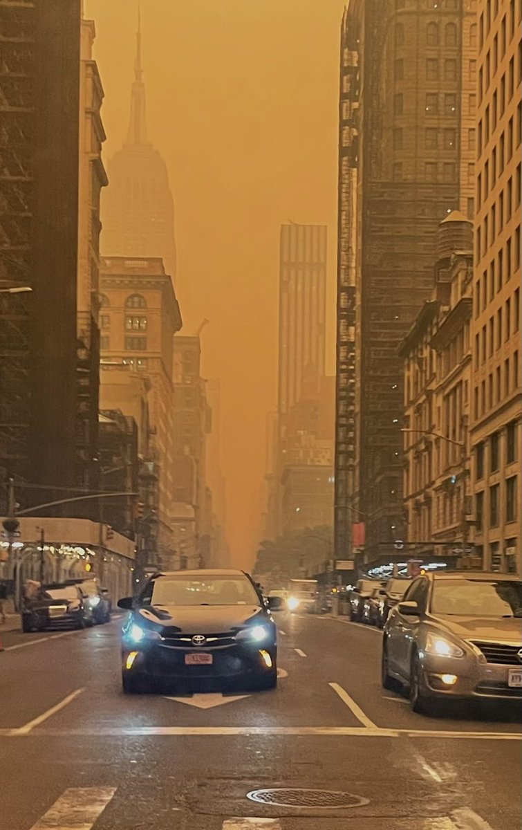 My daughter took this apocalyptic, yet somehow incredible shot crossing the street in #NYC today. 

#EmpireStateBuilding #AirQualityAlert #NewYorkCity