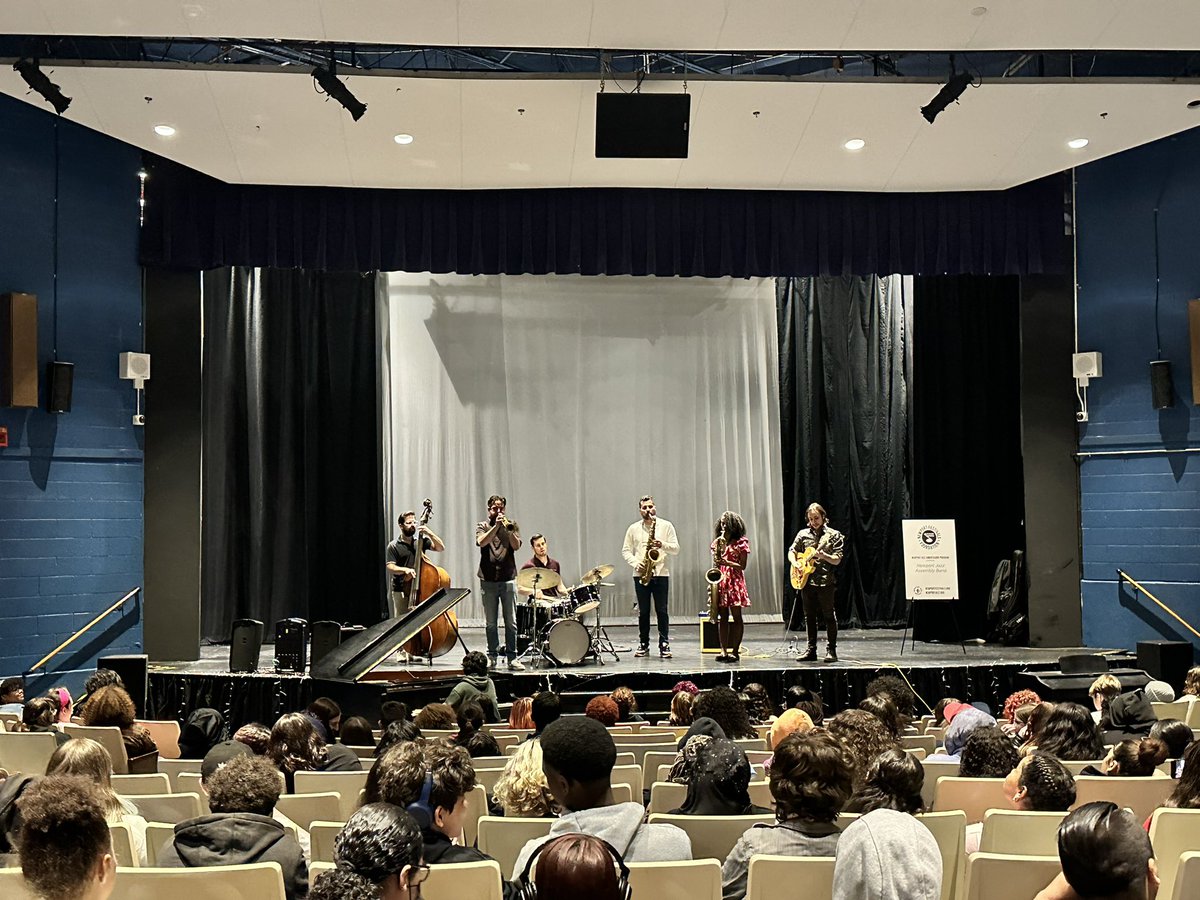 Big thank you to the Newport Jazz Assembly Band for performing for JMW and Jenks this afternoon!

<a href="/PSD_CTE_ARTS/">Ricardo Pimentel</a> 
<a href="/JenksMS1/">Jenks Middle School</a> 
<a href="/NewportJazzFest/">Newport Jazz Fest</a> 
<a href="/PSDRI_Schools/">Pawtucket School Department</a>