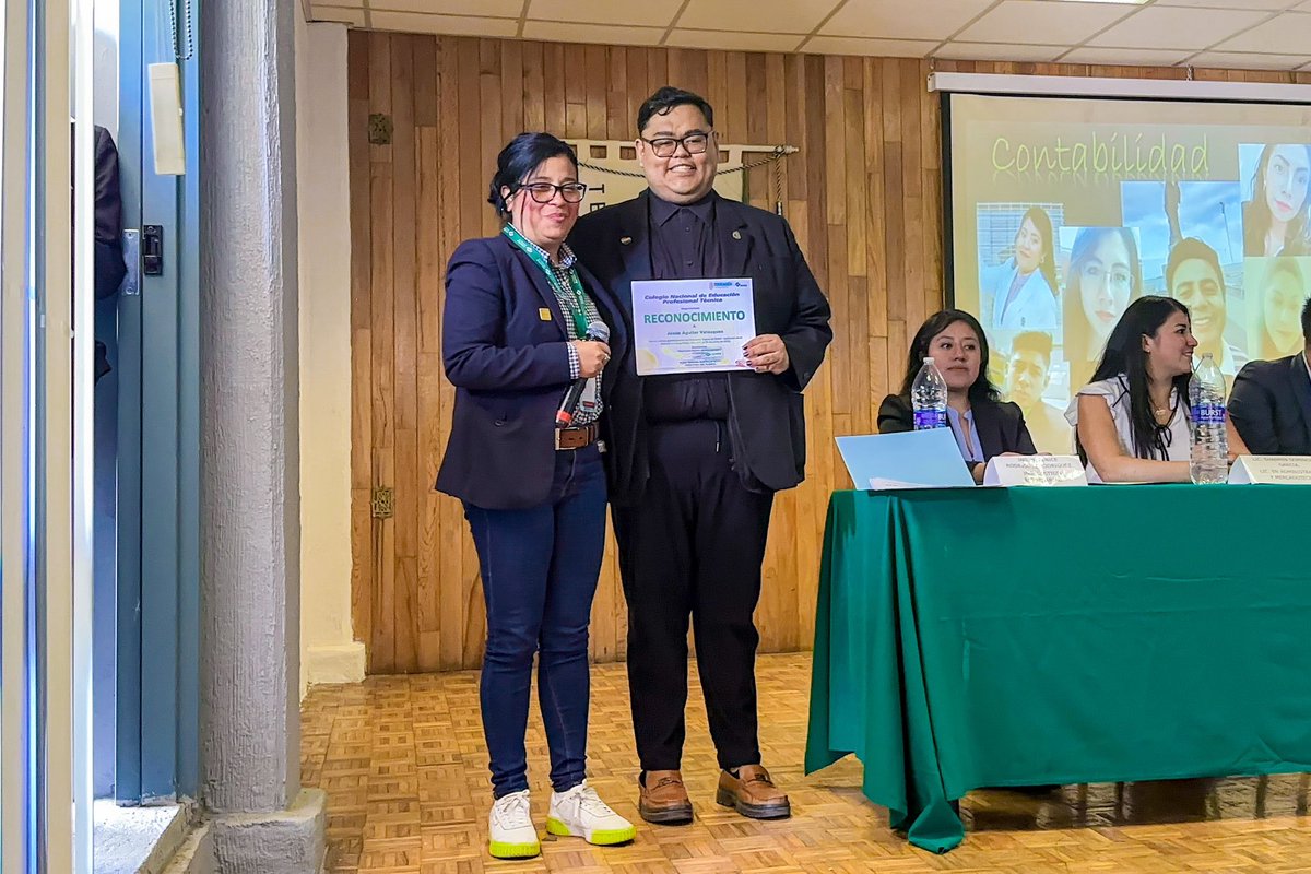 HeyChuchiz's tweet photo. El día de hoy imparti la ponencia: “Que sucede después de egresar del CONALEP”, en el plantel 227, donde pude observar las caras de interés del presente y futuro de nuestro país; nuestros #estudiantes.  @CONALEP_Mex https://t.co/P89mpkwZlT