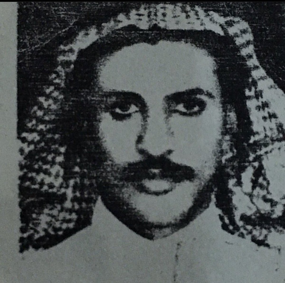 يفداك ما املك دونك اسوق حالي
يابوي   يا   جعل   المنايا   تعداك

ما هوب انا  اللي افتخر بك لحالي
كل الوطن يفخر ابـ مثلك وشرواك
.
#محمد_العدوي   
#شارك_صوره_ابوك