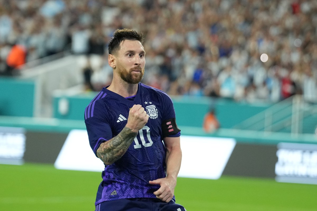 CBSSportsGolazo's tweet photo. Game 3 NBA Final ticket prices in Miami: $416 🏀

Lionel Messi's (potential) first match for Inter Miami against Cruz Azul on July 21: $481 

Messi effect ⚽️ https://t.co/jX6MmrGGm3