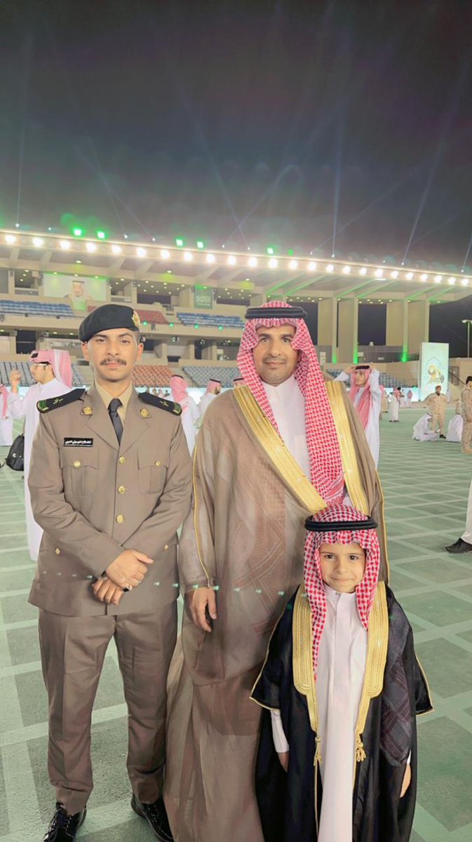 تم بحمدالله تخرج أبني خالد من كلية الملك فهد الامنية برتبة ملازم أسال الله ان تكون عوناً له في خدمة دينه ومليكة ووطنه .
#كلية_الملك_فهد_الامنية
#فلاح_الحيسوني