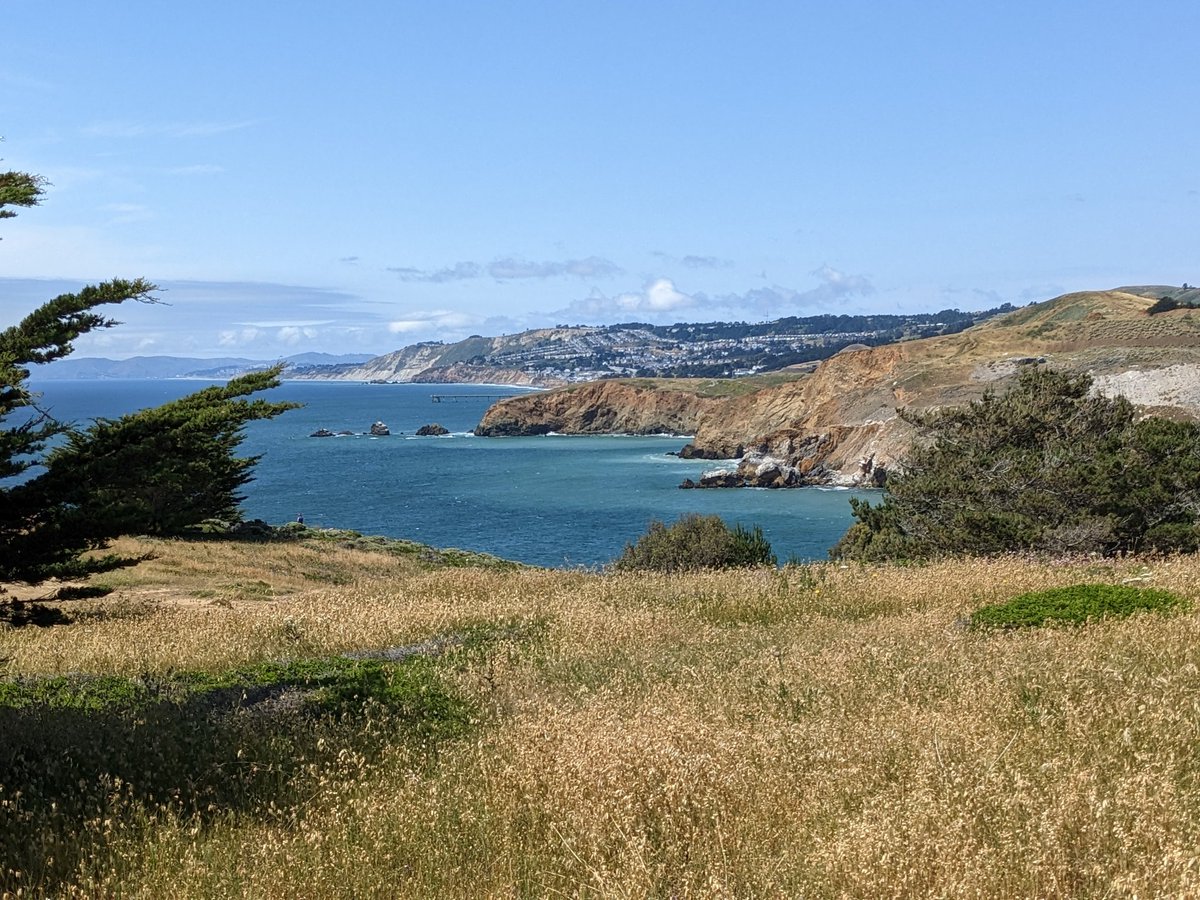 kevinswoodhouse's tweet photo. I work in Pacifica, but if I didn't, I would definitely Workation here, so I could get in walks and vistas like this in between meetings! https://t.co/CGOfD87roy https://t.co/R9GF5nQgVM