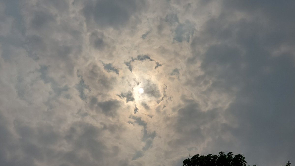 Westmountstorm1's tweet photo. Smog and smoke covered sun in #Montreal 
#QCStorm
Taken on June 6th 2023 https://t.co/StFIHzqIH7